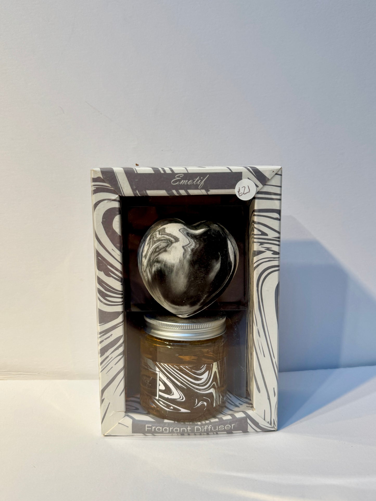 Emotif Fragrant Diffuser – Ceramic Heart Edition
Handmade in Sussex, UK